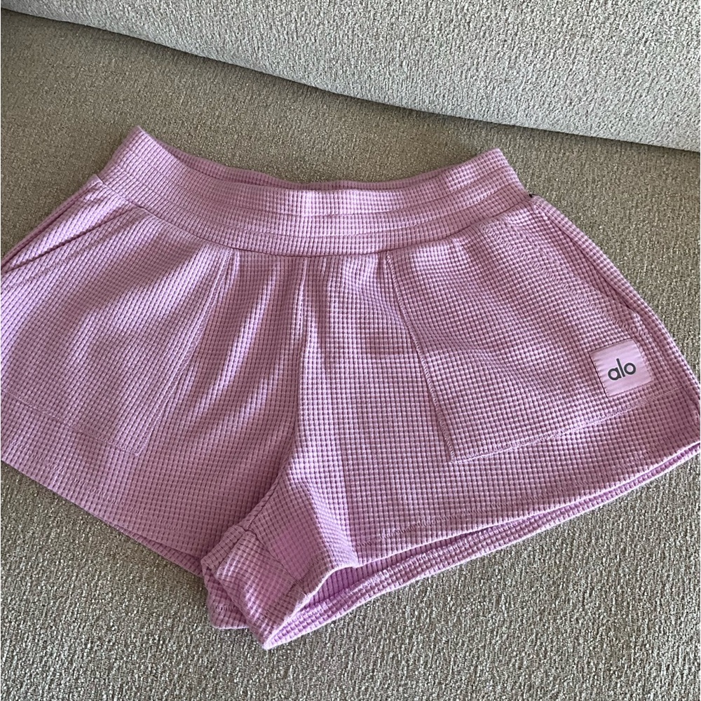 ALO Sugarplum pink waffle weekend escape short. Size Small ❤️